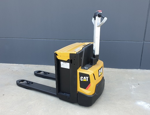 transpaleta-electrica-caterpillar-2000-kg-usada-frutera-2